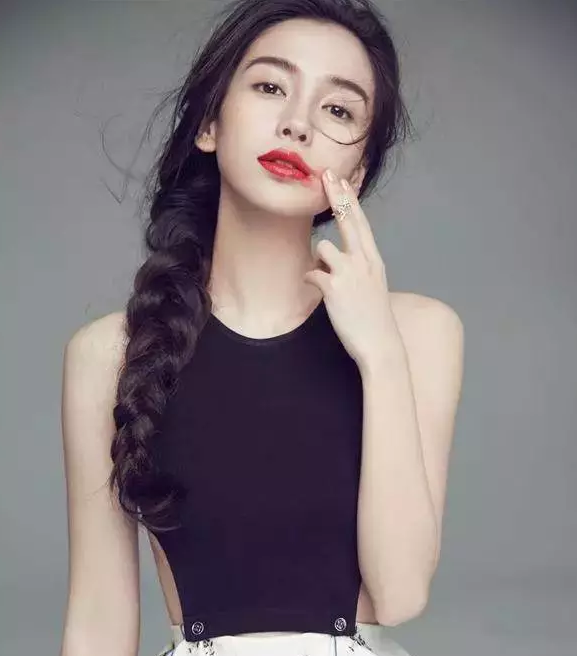 女明星发型，美丽之旅中的内心平静探寻
