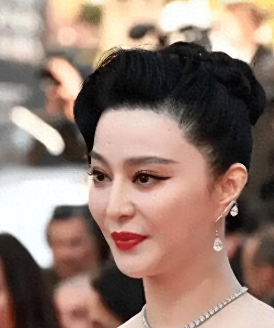 最新时尚舞台妆容，变化提升自信，学习塑造辉煌之美
