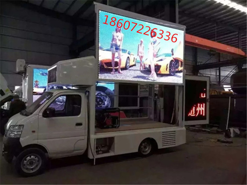 最新广告车，友情之旅的炫酷伙伴