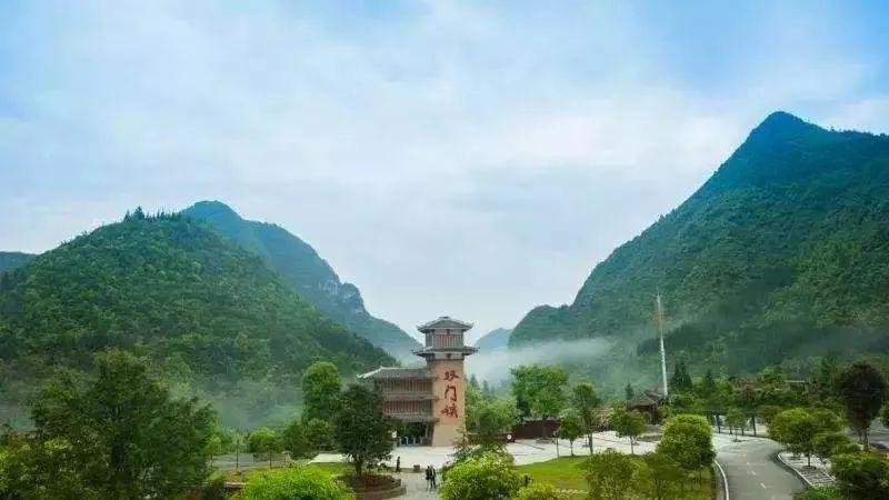 女士小棉袄最新款，与自然美景的温暖时尚之旅
